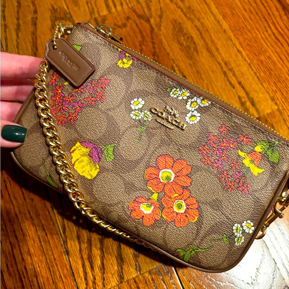 Coach Nolita 19